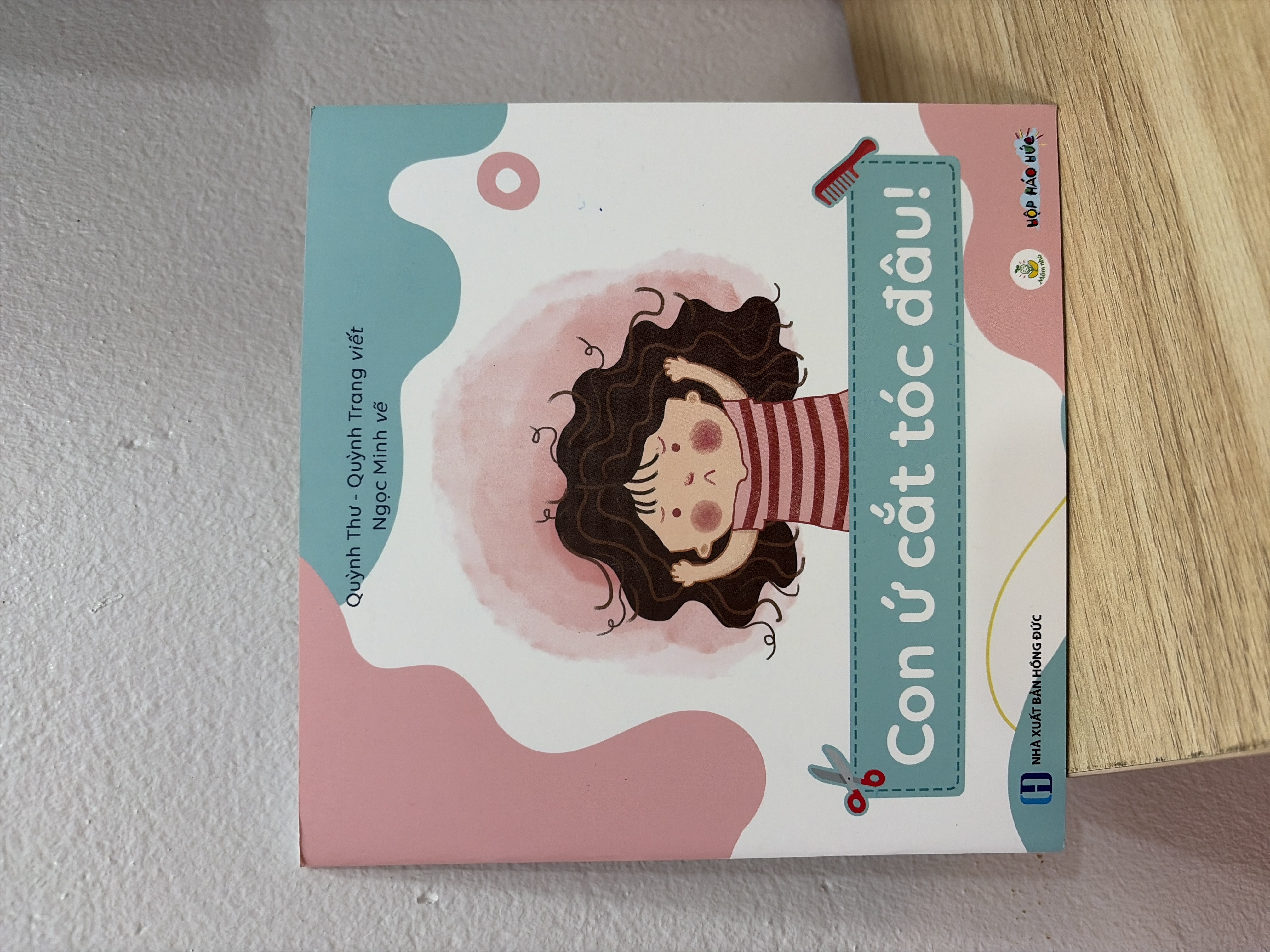 Sách Con Ứ Cắt Tóc Đâu