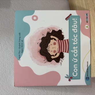 Sách Con Ứ Cắt Tóc Đâu